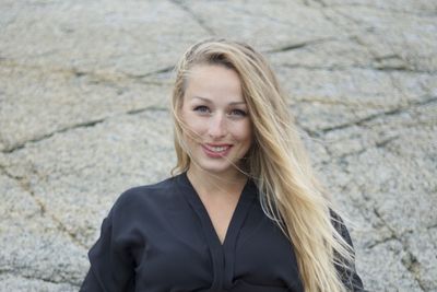 Malin Eriksen Birkelund, seniorkonsulent i Atea Analytics, skriver i debattinnlegget at hun er bekymret for hva som skjer når KI trener på KI, og hva skjer med oss, når vi omgir oss med KI som trener på KI.