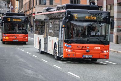 Bergen har i dag 102 elektriske Yutong-busser operert av Tide. Bildet er tatt i Christies gate ved Festplassen i Bergen.