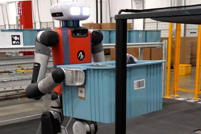Nvidia skal få fart på utviklingen av humanoide-roboter. Dette er Digit, utviklet av Agility Robotics – en av Nvidias samarbeidspartnere.