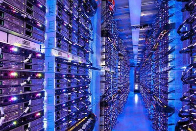 KI-modeller og datasentre krever store mengder energi. Nå går debatten om hvordan norske selskaper skal forholde seg til lagring av data om man ikke skal fortsette hos de amerikanske teknologiselskapene.