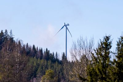 Vindturbin som hører til Odal vindpark i Nord-Odal kommune. Vindparken består av 34 turbiner. TU har foreløpig ikke bilde av den ødelagte turbinen.