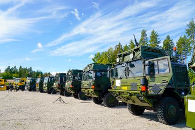 Både Forsvaret og Hæren holder på med en større utskiftning av lastevognporteføljen.