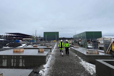 Green Mountains datasenter på Heggmoen utenfor Hamar. NVE ba i januar selskapet om å stoppe bygningsarbeidene med transformatorstasjonen som skulle forsyne datahallene med strøm. 