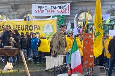 Etter årets store bondedemonstrasjoner, her fra Brussel, ble klimakravene til landbruket dempet. Men skal EU klare klimakravene, må utslippene i landbruket ned.