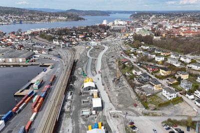 Et stort kvikkleirefelt i skråningen ned mot fjorden der et nytt dobbeltspor og stasjon skal bygges, har skapt både problemer og kostnadsøkninger for togprosjektet Sandbukta-Moss-Såstad.