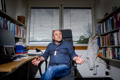Kjetill S. Jakobsen, biologiprofessor ved Universitetet i Oslo, mener genredigert laks ikke vil føre til steril villaks. 