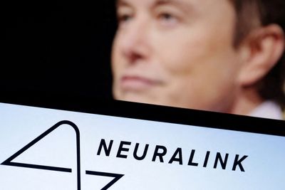 Elon Musks Neuralink-teknologi ser ut til å fungere bra, etter at selskapet fant effektive løsninger på problemene.