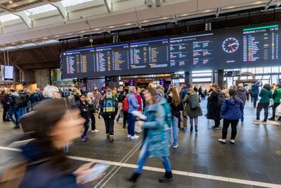 Flere branner langs togskinnene skaper problemer på Østlandet. Store deler av togtrafikken påvirkes. Dette er et illustrasjonsfoto.