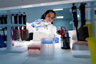 Flourina Thakor og de andre ansatte i Nykodes laboratorier oppdager stadig nye bruksområder for selskapets teknologi.