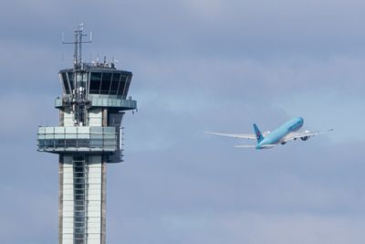 slo lufthavn Gardermoen blir rammet av streik mandag hvis meklingen ikke fører fram.