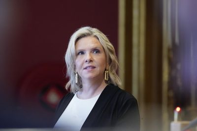 Frp-leder Sylvi Listhaug vil bruke 200 milliarder mer enn regjeringen i Nasjonal transportplan (NTP).