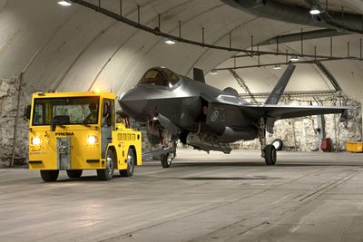 Fjellhallen har blitt rustet opp som en del av spredningskonseptet i Luftforsvaret og i Norden. Her har F-35 landet i Bardufoss.