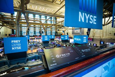 Freyr ble notert på The New York Stock Exchange 8. juli 2021 etter å ha fusjonert med skallselskapet Alussa Energy som var notert på børsen fra før.