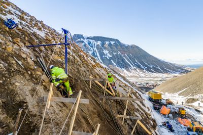 Snøskredet i Longyearbyen tidlig formiddag 19. desember 2015 tok to menneskeliv.