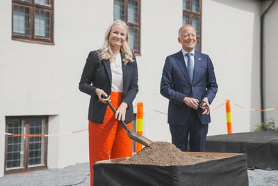  Kronprinsesse Mette-Marit og Statsbygg-sjef Harald Nicolaisen legger ned grunnsteinen til det nye Vikingtidsmuseet på Bygdøy.