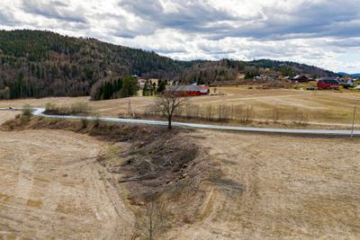 Området var klargjort for prøveuttak av sjeldne jordarter da TU besøkte Fensfeltet i april i år. Nå skal prøvene i stedet hentes fra et annet sted, og kanskje blir det først i 2026.