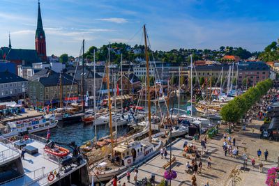 Med Kongsberg Agenda rett før sommerferien og Arendalsuka rett etter sommerferien blir det julekveldstemning både i slutten av juni og starten av august, skriver TUs teknologiredaktør Jan Moberg. Bildet er fra Pollen under Arendalsuka 2022. 