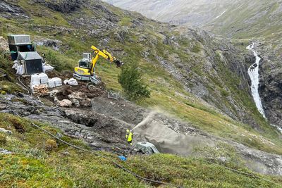 Entreprenørene har arbeidet med å skredsikre Trollstigen i sommer.