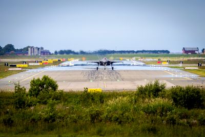 Det er strenge fotorestriksjoner på Ørland. Det gjorde også at TU ikke kunne ta bilde av de kinesiske bilene vi så på flystasjonen. Derfor serverer vi heller et bilde av F-35 like før takeoff på flystasjonen.