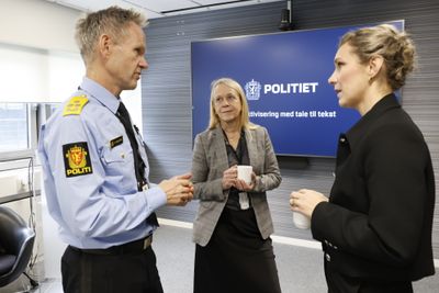 Politidirektoratets Håkon Skulstad, leder i PIT Catherine Janson og digitaliseringsminister Karianne Tung møttes for å snakke om KI i politiet. Samtidig legger politiet frem en ny konseptvalgutredning.