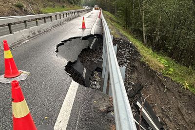 Utbedringsarbeidene har vært nødvendige for å sikre både trafikksikkerhet og langvarig stabilitet på denne viktige strekningen av E16.