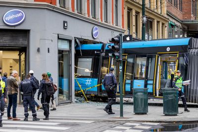 Trikken hadde en fart på 37 km/t da den krasjet inn i butikken Eplehuset i Oslo i oktober, ifølge politiet. Fire personer ble skadet i ulykken.