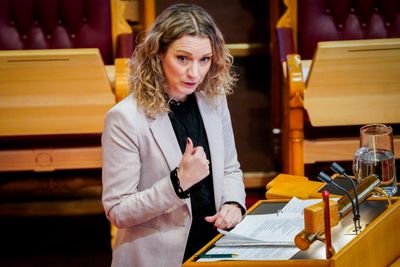 Digitaliserings- og forvaltningsminister Karianne Tung fortalte i Stortinget tirsdag at hun fremdeles vurderer tidspunktet for stengingen av 2G-nettene i Norge. Bildet er tatt under en spørretime i desember i fjor.