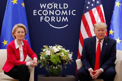 EU-kommisjonens president Ursula von der Leyen møtte president Donald Trump i Davos i 2020. De neste fire årene får de to mye med hverandre å gjøre.

