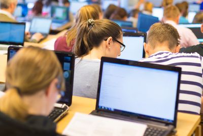 Norge bruker mer digitale verktøy i skolen enn de fleste land i verden. Likevel har 40 prosent av elevene har lav digital kompetanse. 