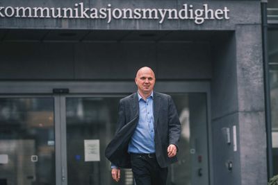 Sikkerhetsdirektør Svein Sundfør Scheie  i Nasjonal kommunikasjonsmyndighet sier Nkom kan komme til å be nødetatene om å vurdere å ha flere leverandører av nødnumre, slik mange andre europeiske land har eller skal få.