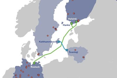 Det kinesiske lasteskipet Yi Peng 3 mistenkes for å ha kappet to undersjøiske fiberkabler i Østersjøen. Målinger viser at datatrafikken stort sett har funnet alternative veier, med begrenset forsinkelse bare på enkelte ruter.