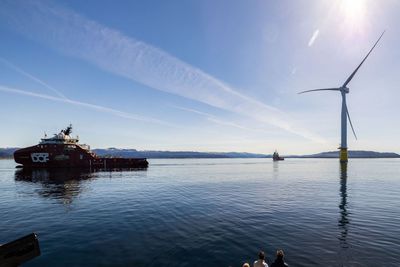 Hywind Tampen ble satt i produksjon i 2023. Det er uvisst når neste park med flytende turbiner blir utbygget. Norske offshorerederier har sikret seg solide posisjoner innen havvind med fartøy og relevant kompetanse. 