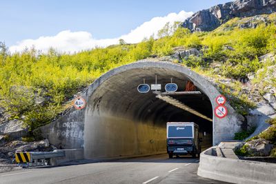 Vågslidtunnelen er 1643 meter lang. Dette er den østre tunnelportalen.