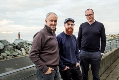 IAM-arkitekt Geir Johansen, IAM-arkitekt Christian Ramo Kongshaug og seksjonsleder Rune Sivertsen i Helseplattformen AS skriver i kronikken om hvordan Helseplattformen løser utfordringer med tilgangsstyring i et så komplekst system med så mange brukere fra ulike virksomheter.