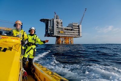 Plattformene Edvard Grieg og Ivar Aasen på Utsirahøyden i Nordsjøen har siden 2019 blitt drevet med elektrisk kraft fra land. To gassturbiner ble erstattet.