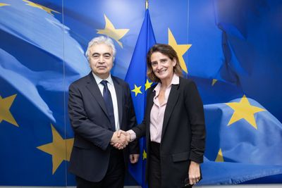 IEA-direktør Dr. Fatih Birol deltok på EUs energiministermøte mandag og hadde samtaler med EU-kommisjonens visepresident og ansvarlig for det grønne skiftet Teresa Ribera.