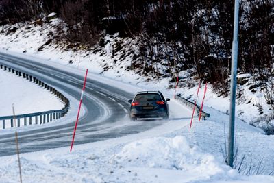 Det kan bli en glatt julaften på veiene over nesten hele landet, ifølge meteorologene.