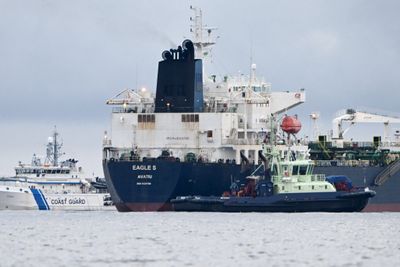 Tankskipet ble eskortert til en havn på halvøya Porkkalanniemi.