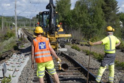 Dårlig plass til vedlikehold i jernbanesporet fører til at komponenter ikke blir vedlikeholdt etter planen og at arbeidslag ikke får utført planlagt arbeid, skriver Samferdselsdepartementet i et nytt høringsnotat.