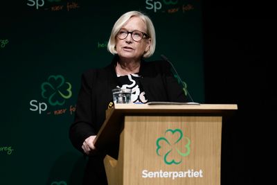 Senterpartiets parlamentariske leder Marit Arnstad møtte stortingsgruppa lørdag ettermiddag for å orientere om uenigheten i regjeringen om EUs energipakke.