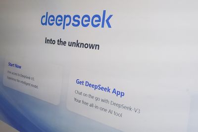 Deepseek er i ferd med å bli en farlig utfordrer til Microsoft, Google og Open AI på KI-fronten.