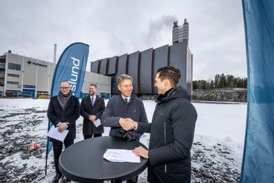 Hafslund Celsio har besluttet å gjenoppta CO2-fangstprosjektet på Klemetsrud i Oslo. Direktør i Hafslund Celsio og energiminister Terje Aasland signerte mandag avtalen om statsstøtte. 