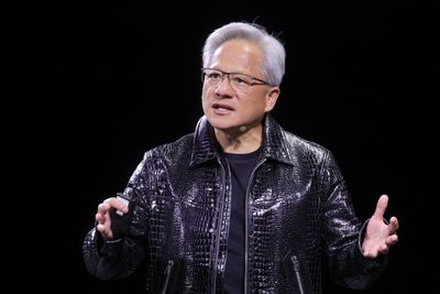 Nvidia-sjef Jensen Huang. Selskapet opplevde mandag et historisk børsfall.