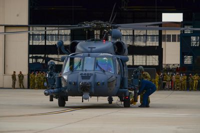 Et helikopter av typen HH-60W ved 58th Special Operations Wing ved det amerianske luftforsvarets base i Kirtland, New Mexico.