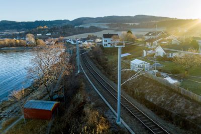 I januar ble deler av strekningene på Trønder- og Meråkerbanen strømsatt for første gang. 