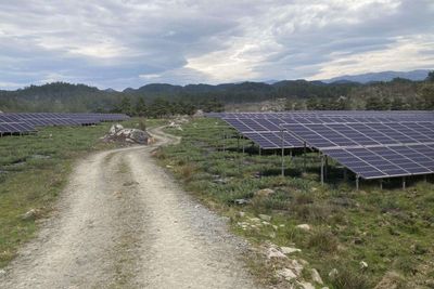 Nesse solkraftverk i Sveio i Vestland fikk konsesjon fra NVE i februar 2025. Solparken skal bygges av selskapet Endra AS.