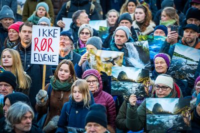 Flere demonstrerte utenfor Stortinget tirsdag i et forsøk på å få stortingsflertallet til å snu. Det gjorde de ikke.