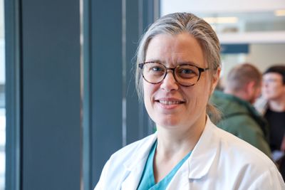 Tina Strømdal Wik er klinikksjef for ortopedi, revmatologi og hudsykdommer ved St. Olavs hospital i Trondheim. 