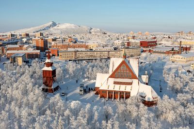 Kirken i Kiruna med alt interiør og det separate klokketårnet er regnet som verneverdig kulturarv.