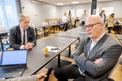 Thor Gjermund Eriksen (t.v.) og styreleder Cato Hellesjø hadde snakket sammen gjennom flere uker om den krevende situasjonen. Eriksen slutter på dagen, men er disponibel for fungerende konsernsjef de neste seks månedene.